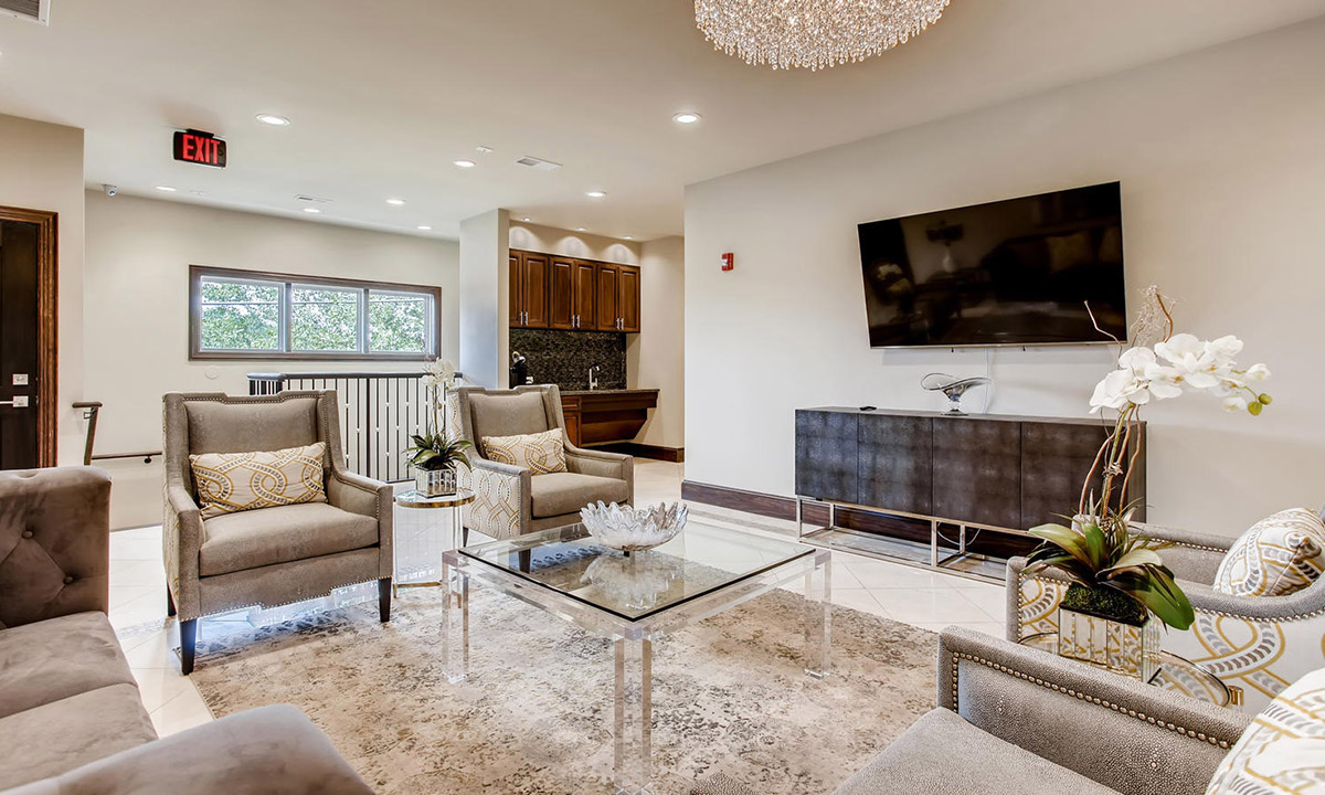  | The Treehouse of Schaumburg Luxury Apartment living in Schaumburg